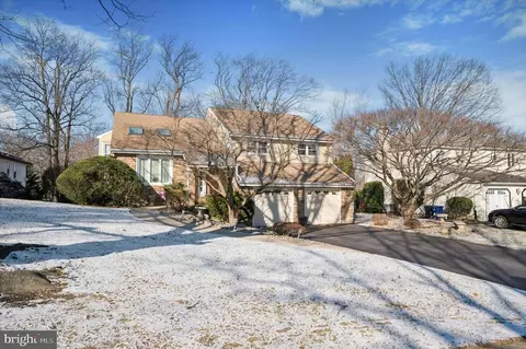 938 Clyde Ln, Philadelphia, PA 19128