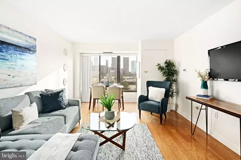 2001 Hamilton St #618, Philadelphia, PA 19130