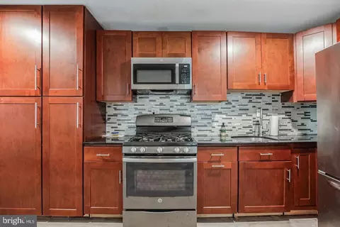 2438 Nicholas St, Philadelphia, PA 19121