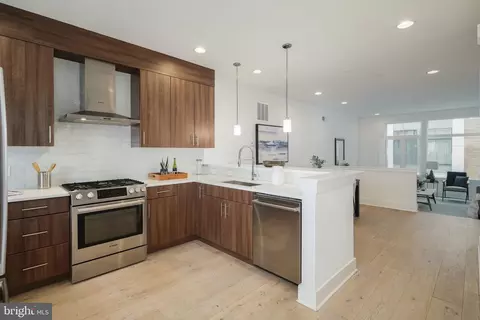 702 N 12 N Front St #10, Philadelphia, PA 19123
