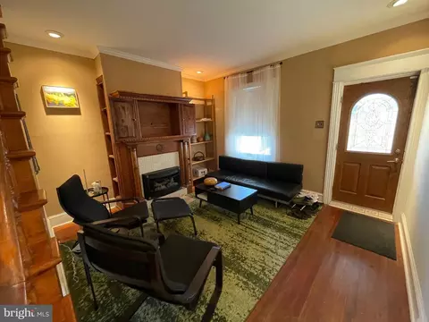 88 E Springer St, Philadelphia, PA 19119