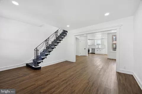 586 Anchor St, Philadelphia, PA 19120