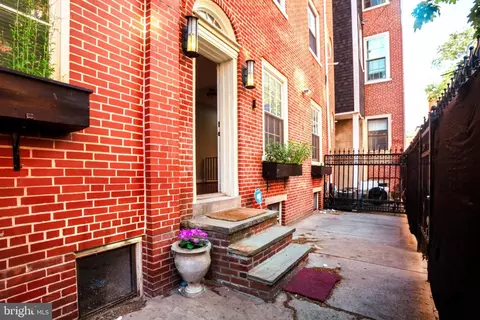 900 Pine St #1R, Philadelphia, PA 19107