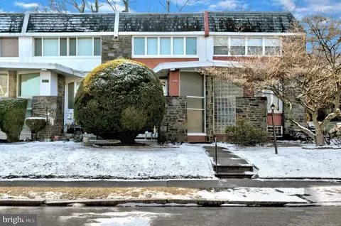2752 W Country Club Rd, Philadelphia, PA 19131