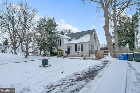 8705 Old Line Rd, Philadelphia, PA 19128