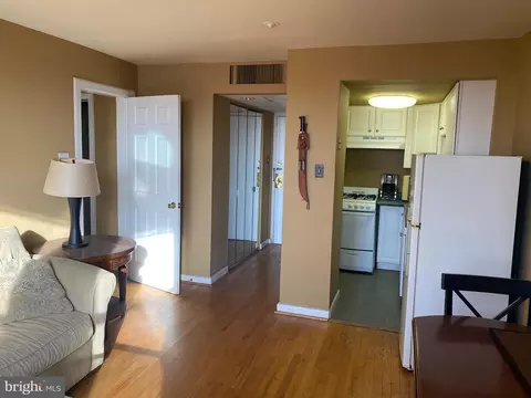 2135 Walnut St #1102, Philadelphia, PA 19103