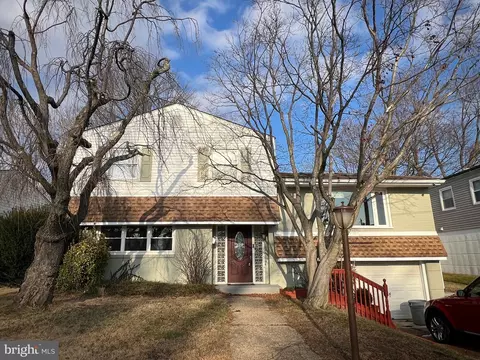 1127 Kent Ln, Philadelphia, PA 19115