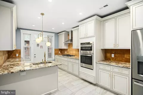 452 S 48th St, Philadelphia, PA 19143