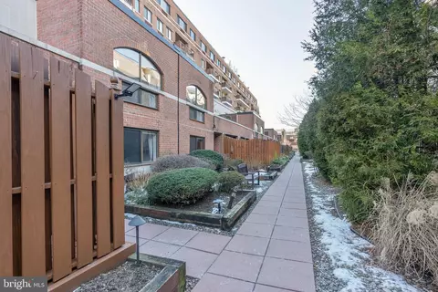 200 10 Lombard St #GU6, Philadelphia, PA 19147