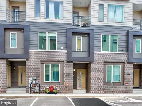 2136 Kensington Ct #B73, Philadelphia, PA 19125