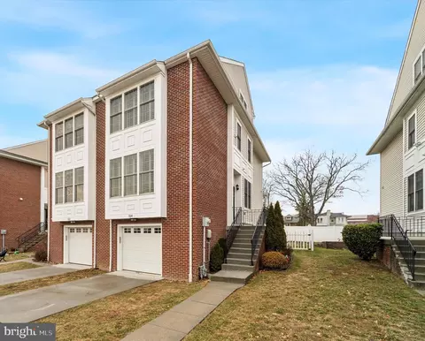 514 Kingsley Ct, Philadelphia, PA 19128