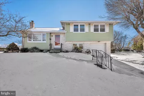 9959 Montour St, Philadelphia, PA 19115