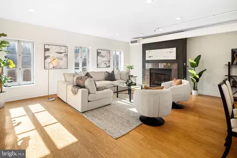 121-35 Walnut St #405, Philadelphia, PA 19106