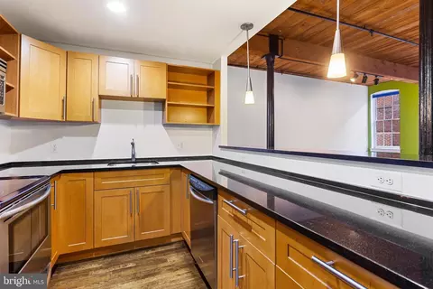 209 Cuthbert St #202, Philadelphia, PA 19106