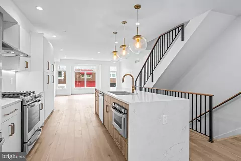 2817 S Hutchinson St, Philadelphia, PA 19148