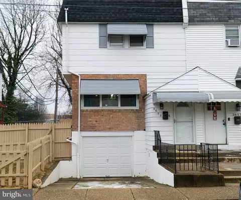 3655 N Hereford Ln, Philadelphia, PA 19114