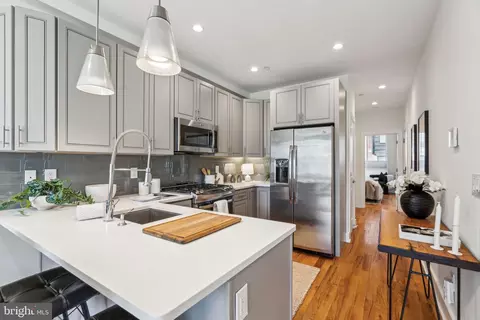979 N Marshall St #1, Philadelphia, PA 19123
