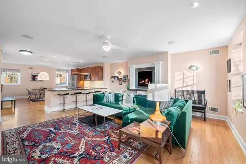 1023 Clinton St #306, Philadelphia, PA 19107