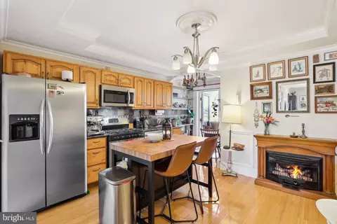 411 S 9th St #4F, Philadelphia, PA 19147