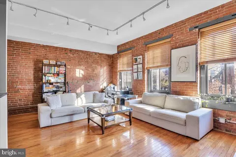 722 N 2nd St #201, Philadelphia, PA 19123