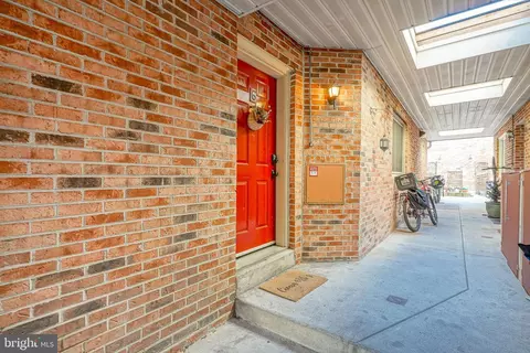238 Queen St #6, Philadelphia, PA 19147