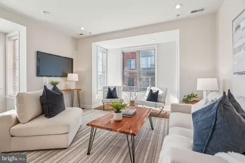 1025 S 20th St #A, Philadelphia, PA 19146