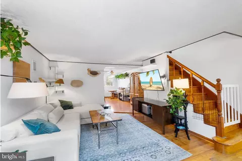 558 Rector St, Philadelphia, PA 19128