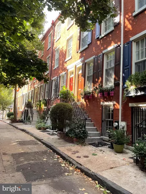 1911 Waverly St, Philadelphia, PA 19146