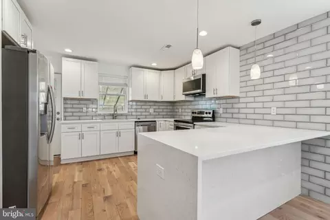 3609 Almond St, Philadelphia, PA 19134