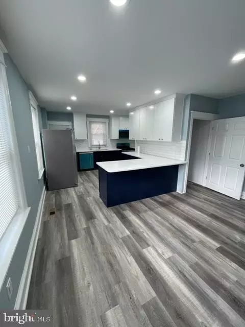 806 Manatawna Ave, Philadelphia, PA 19128