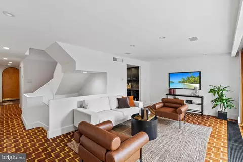 254 S Philip Pl, Philadelphia, PA 19106