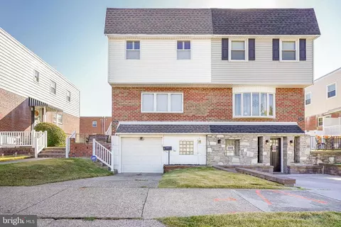 9745 Evans St, Philadelphia, PA 19115