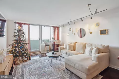 604 S 36 S Washington Sq #1715, Philadelphia, PA 19106