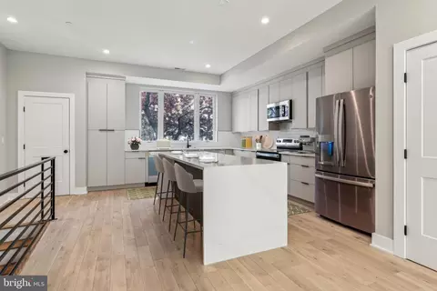 332 Carson St, Philadelphia, PA 19128