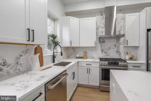 625 Mercy St, Philadelphia, PA 19148