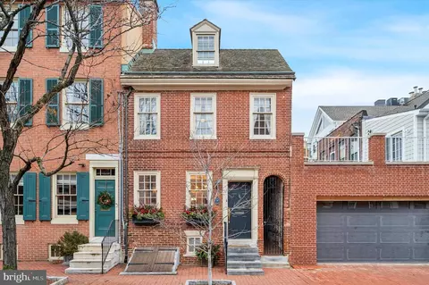 107 Bainbridge St, Philadelphia, PA 19147