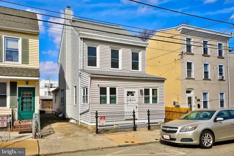 462 Conarroe St, Philadelphia, PA 19128