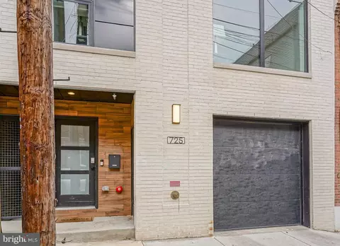 725 Latona St, Philadelphia, PA 19147