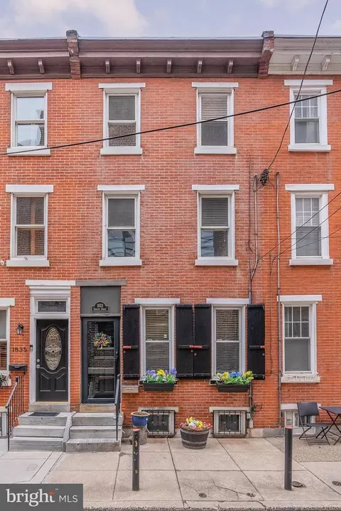 1833 Carlton St, Philadelphia, PA 19103