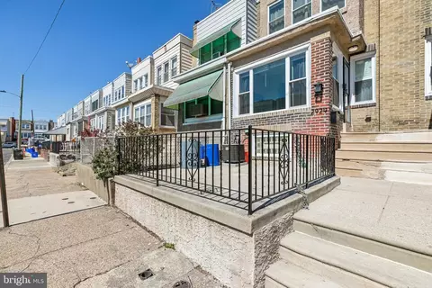 2929 S Dewey St, Philadelphia, PA 19142