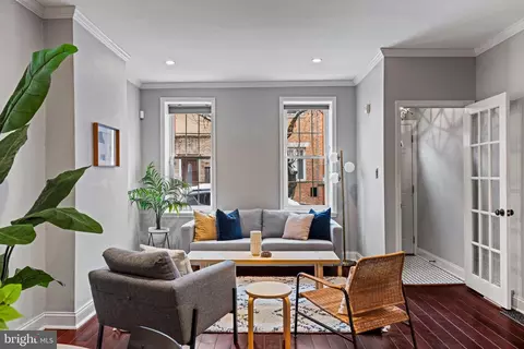 414 Cross St, Philadelphia, PA 19147