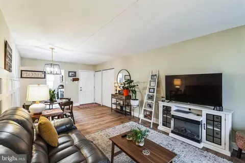 313 Shawmont Ave #2F3, Philadelphia, PA 19128