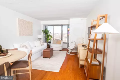 2001 Hamilton St #1417, Philadelphia, PA 19130