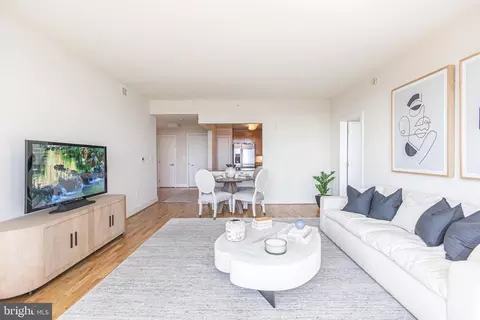 717 S Chris Columbus Blvd #913, Philadelphia, PA 19147