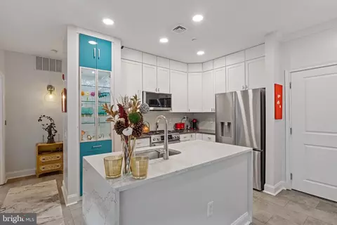 500 Admirals Way #201, Philadelphia, PA 19146