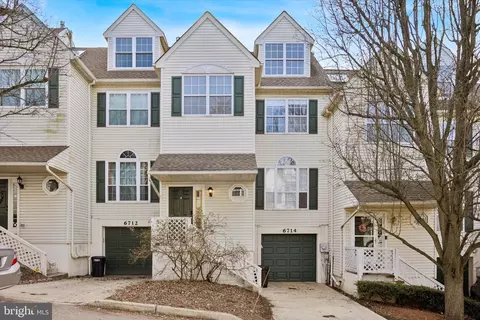 6714 Cinnamon Dr, Philadelphia, PA 19128