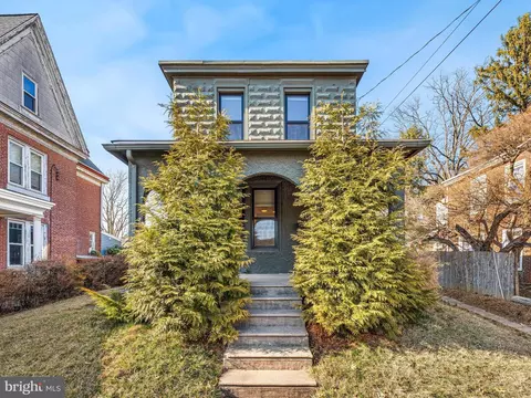 532 Dupont St, Philadelphia, PA 19128