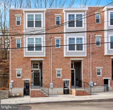 214 Fountain St, Philadelphia, PA 19128