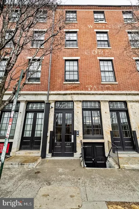 38 N Front St #3F, Philadelphia, PA 19106