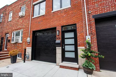 809 Fernon St, Philadelphia, PA 19148